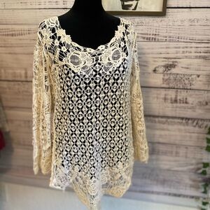 Crochet top (no brand tag)